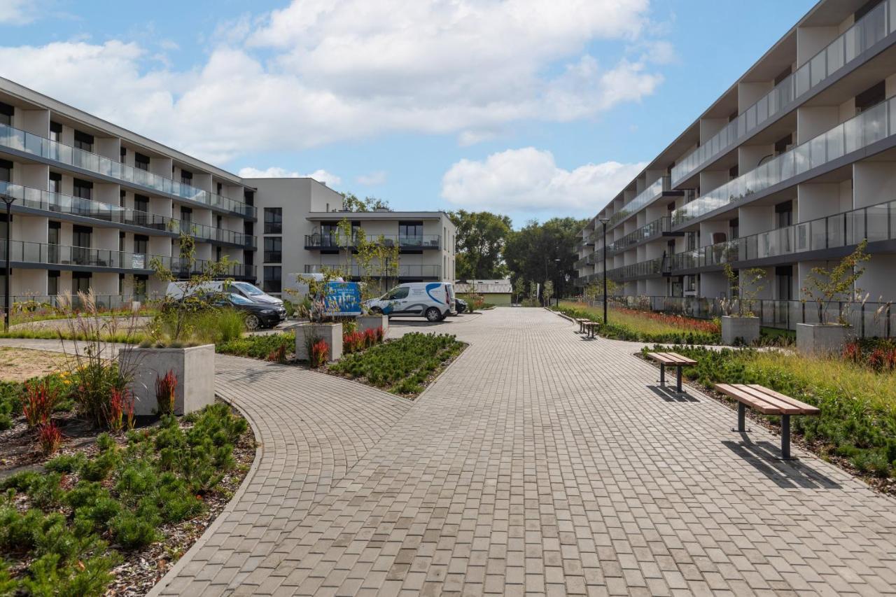 Wellness Resort Apartments Dziwnow Riverfront By Noclegi Renters Bagian luar foto