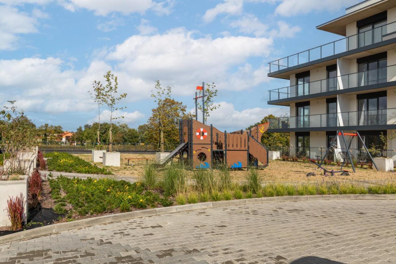 Wellness Resort Apartments Dziwnow Riverfront By Noclegi Renters Bagian luar foto